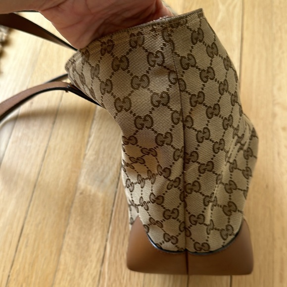 Large Gucci Tote - Picture 10 of 16